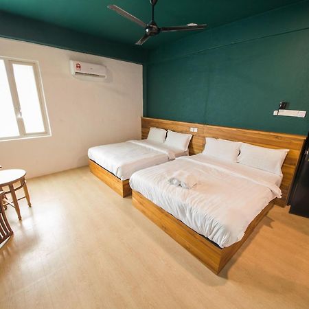 Room V Jalan Sultanah Near Bus Stop Бату-Пахат Экстерьер фото